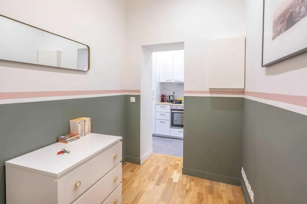 Charming Studio In The Heart Of Belleville 巴黎 公寓
