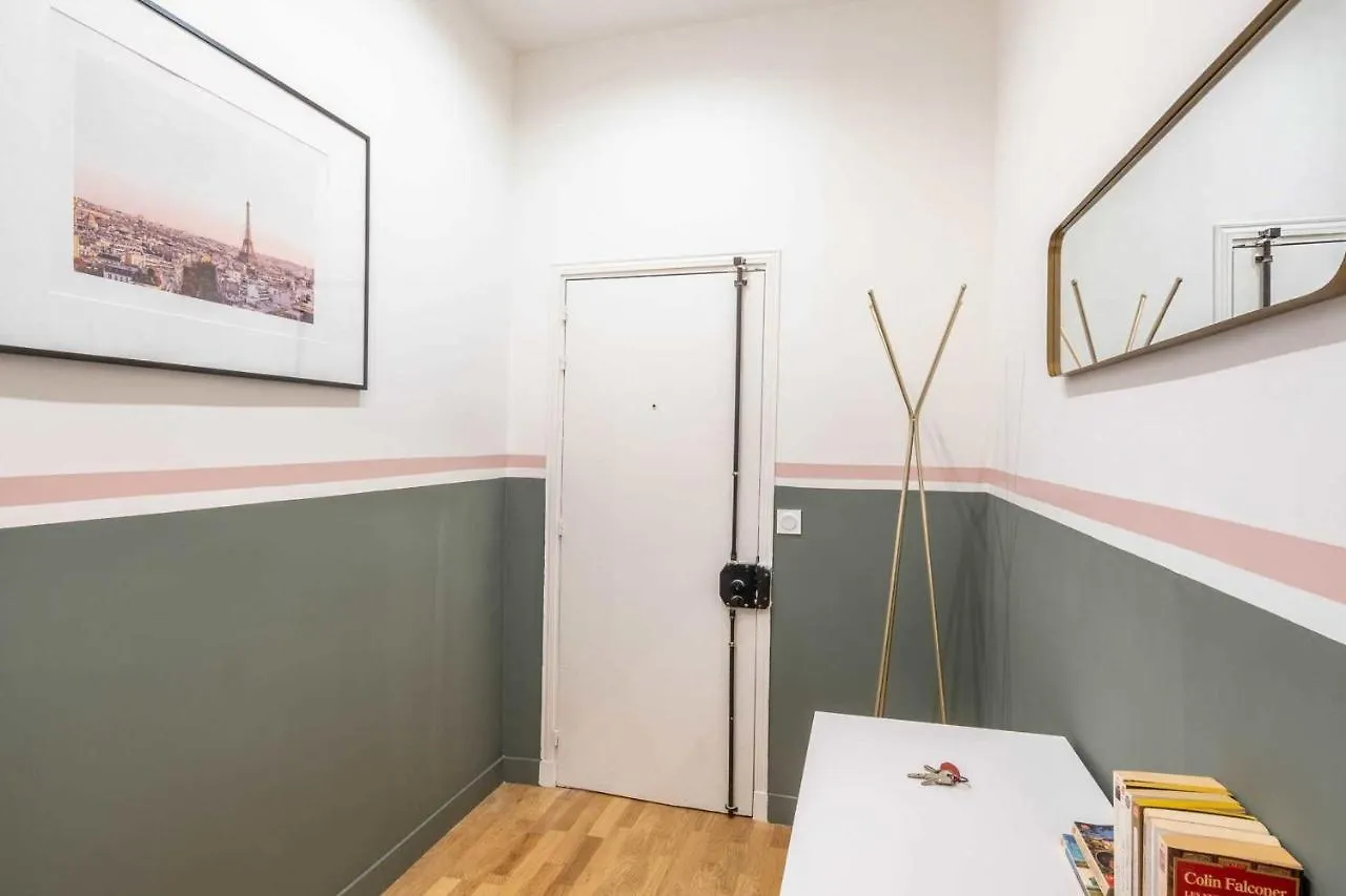 Charming Studio In The Heart Of Belleville 巴黎 公寓
