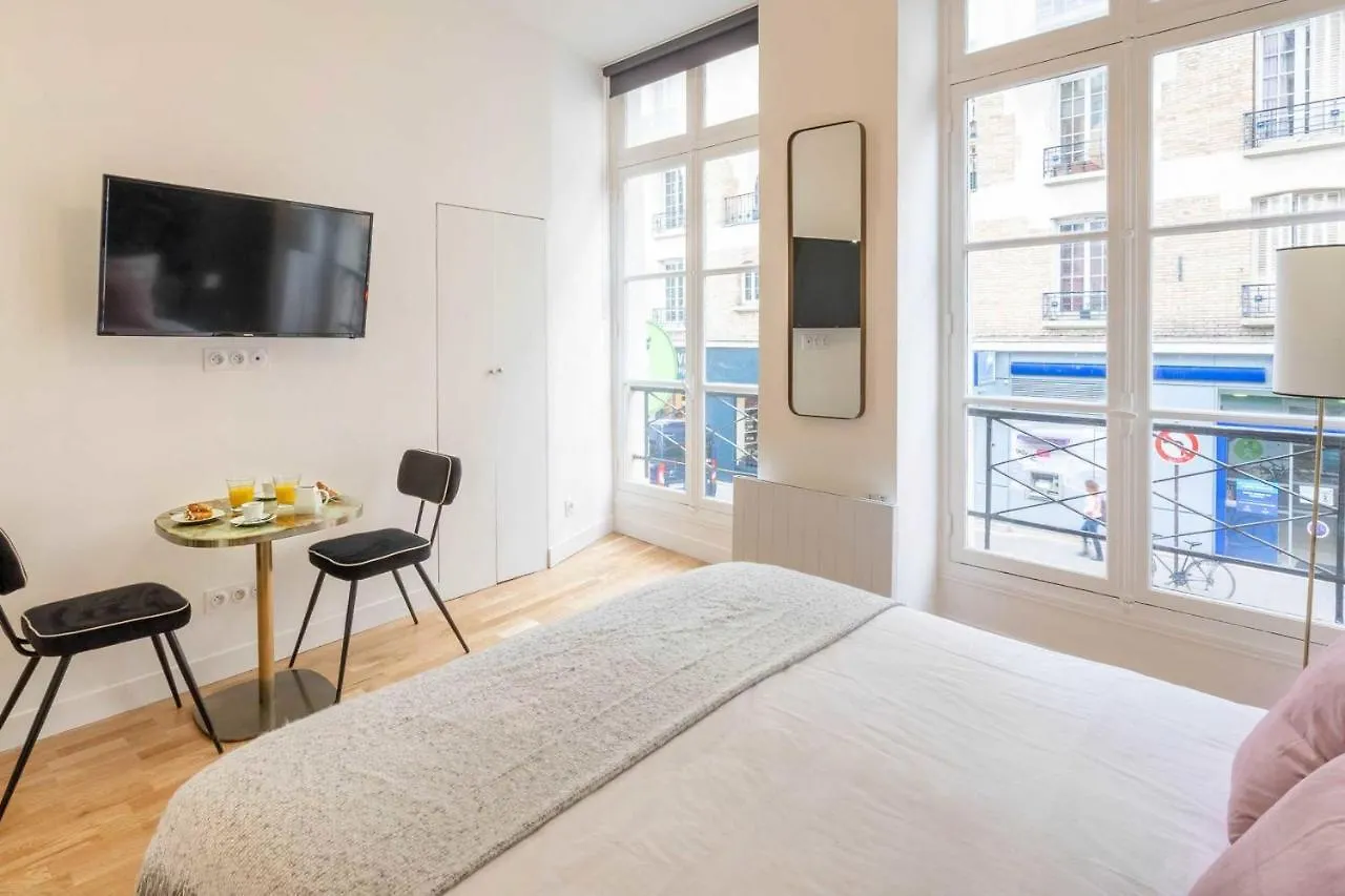 Charming Studio In The Heart Of Belleville Paris